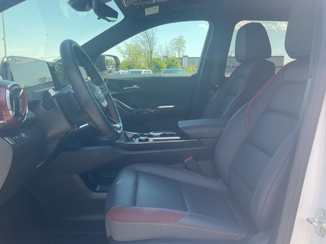Used 2025 Chevrolet Equinox RS w/ Safety and Technology Package AWD/4WD image 2
