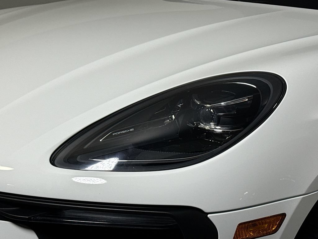 Certified 2023 Porsche Macan AWD/4WD image 25