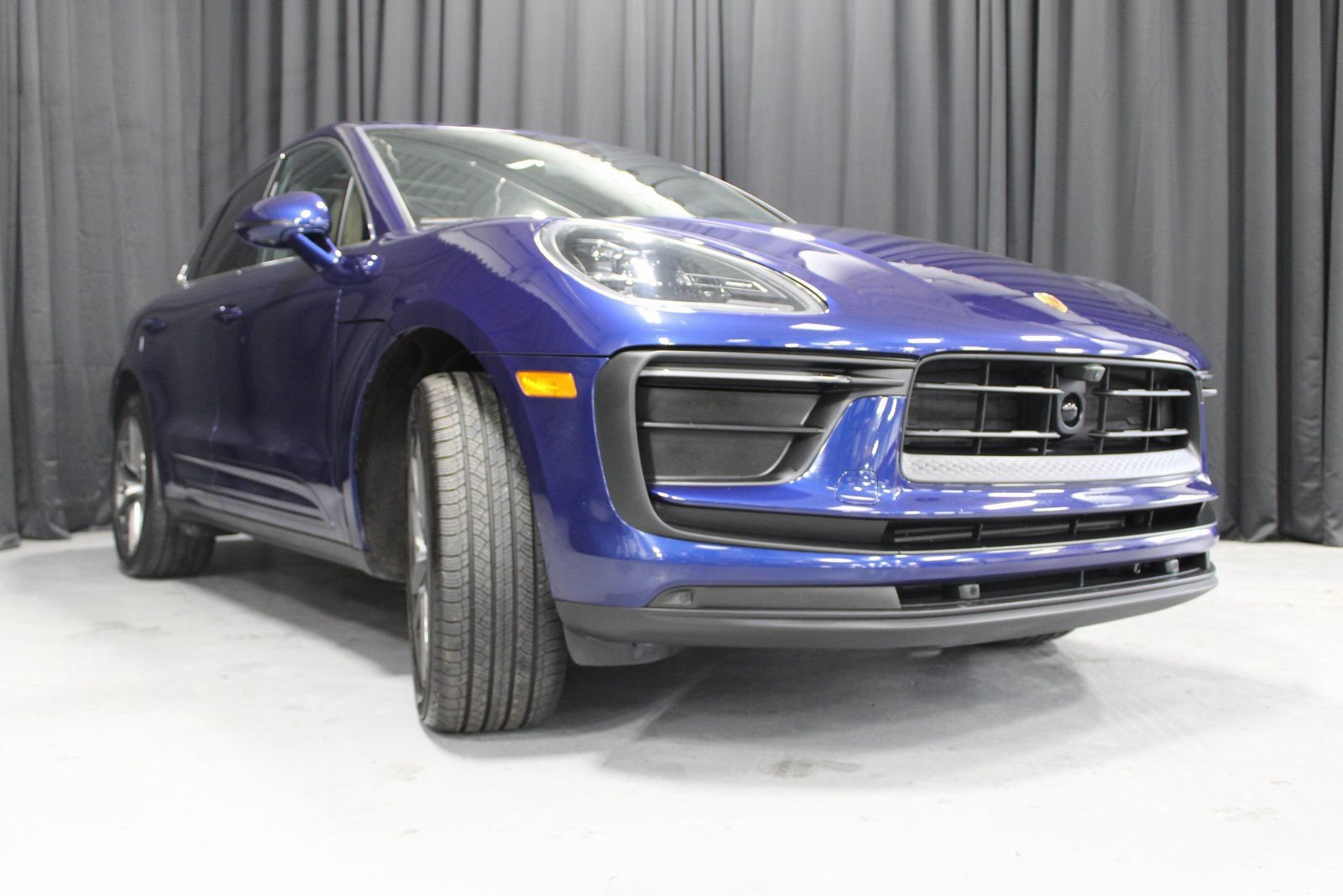 Certified 2025 Porsche Macan AWD/4WD image 13