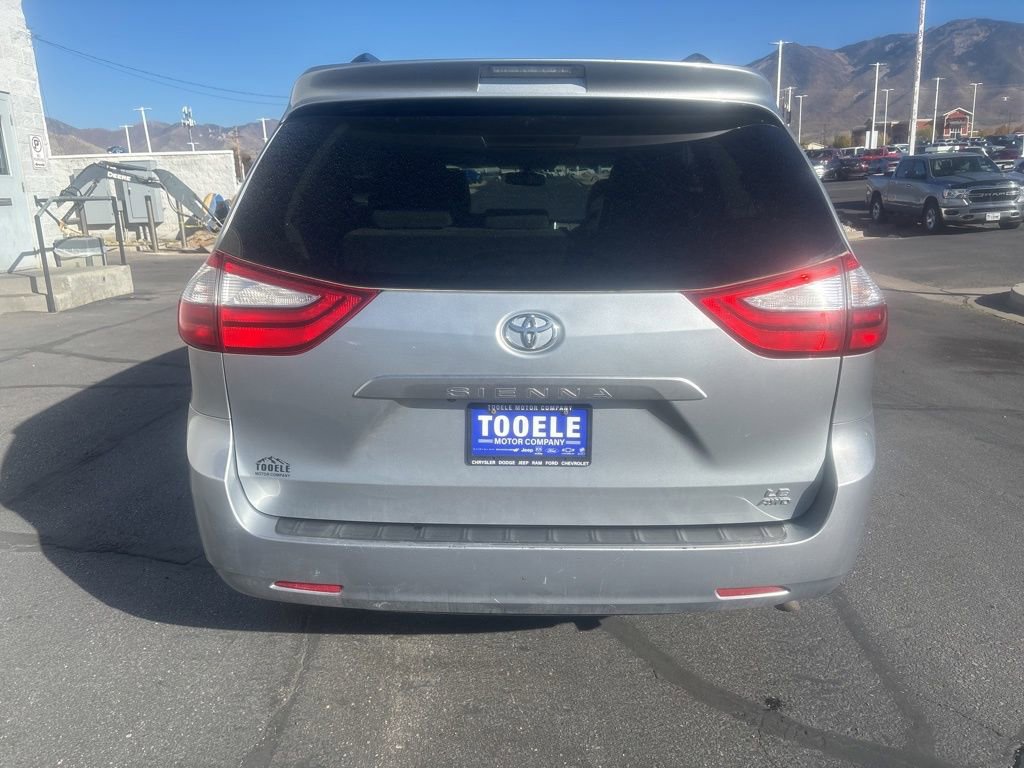 Used 2016 Toyota Sienna LE image 5
