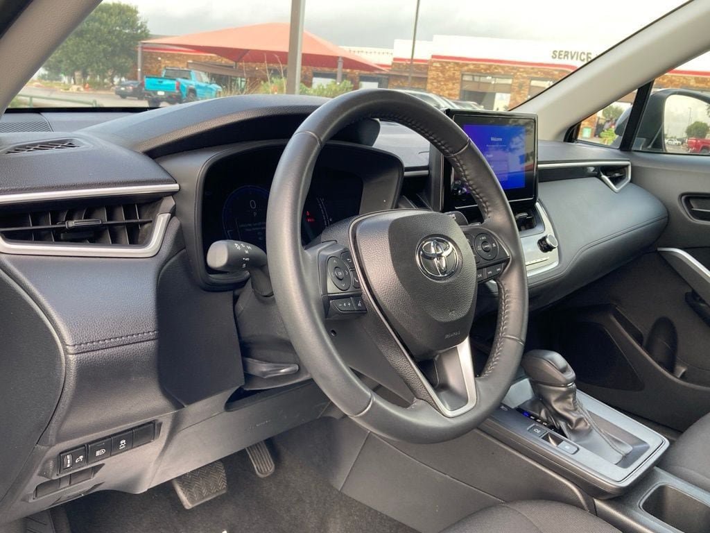 Certified 2026 Toyota Corolla Cross LE FWD image 9