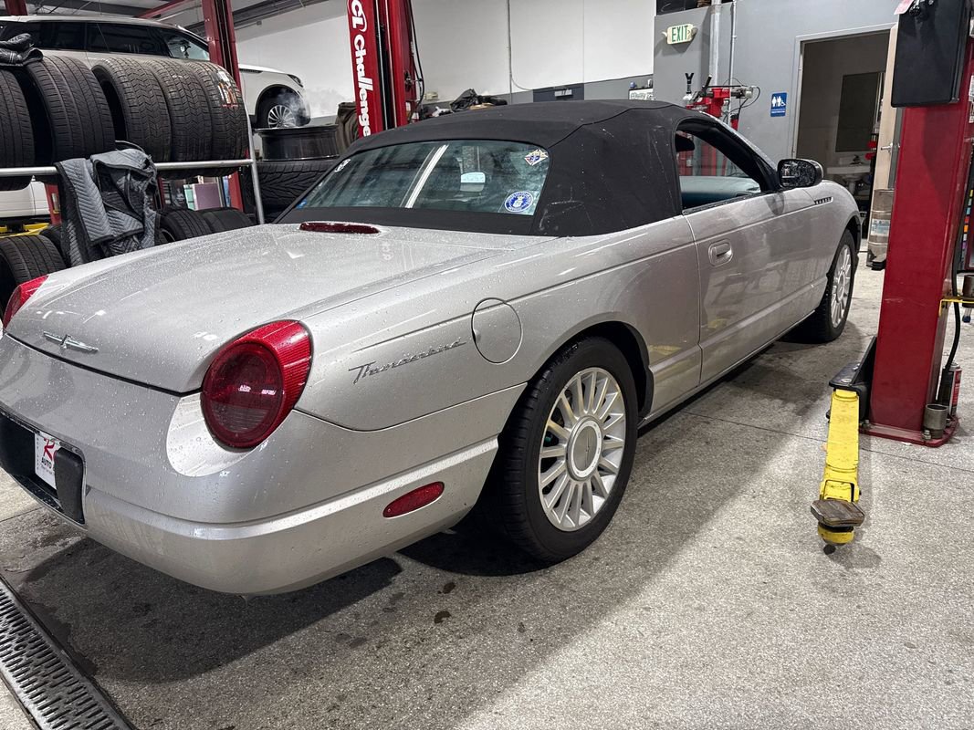 Used 2004 Ford Thunderbird image 25