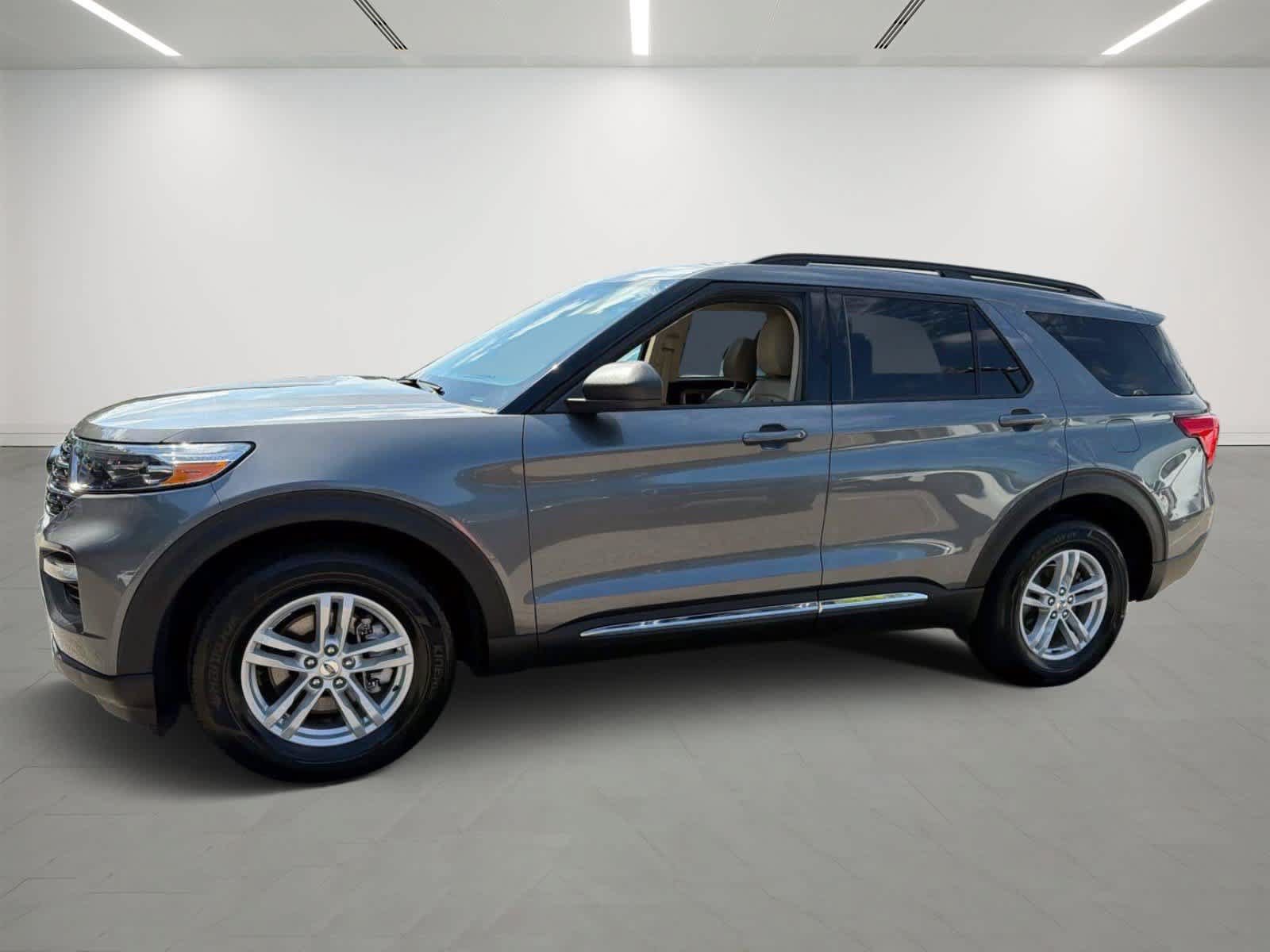 Used 2023 Ford Explorer XLT w/ Equipment Group 202A AWD/4WD image 2
