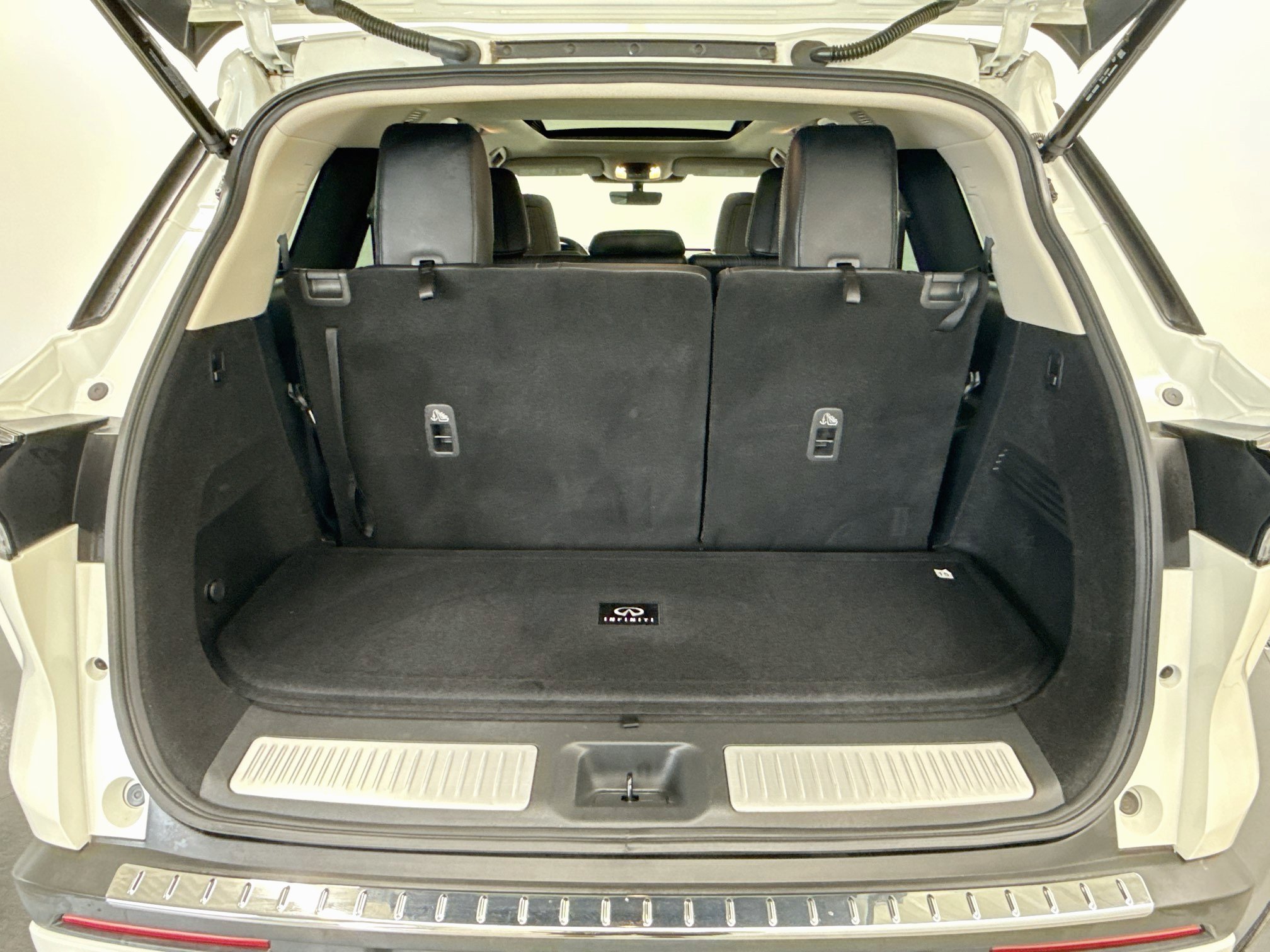 Used 2023 INFINITI QX60 Luxe w/ Performance Audio Package AWD/4WD image 32