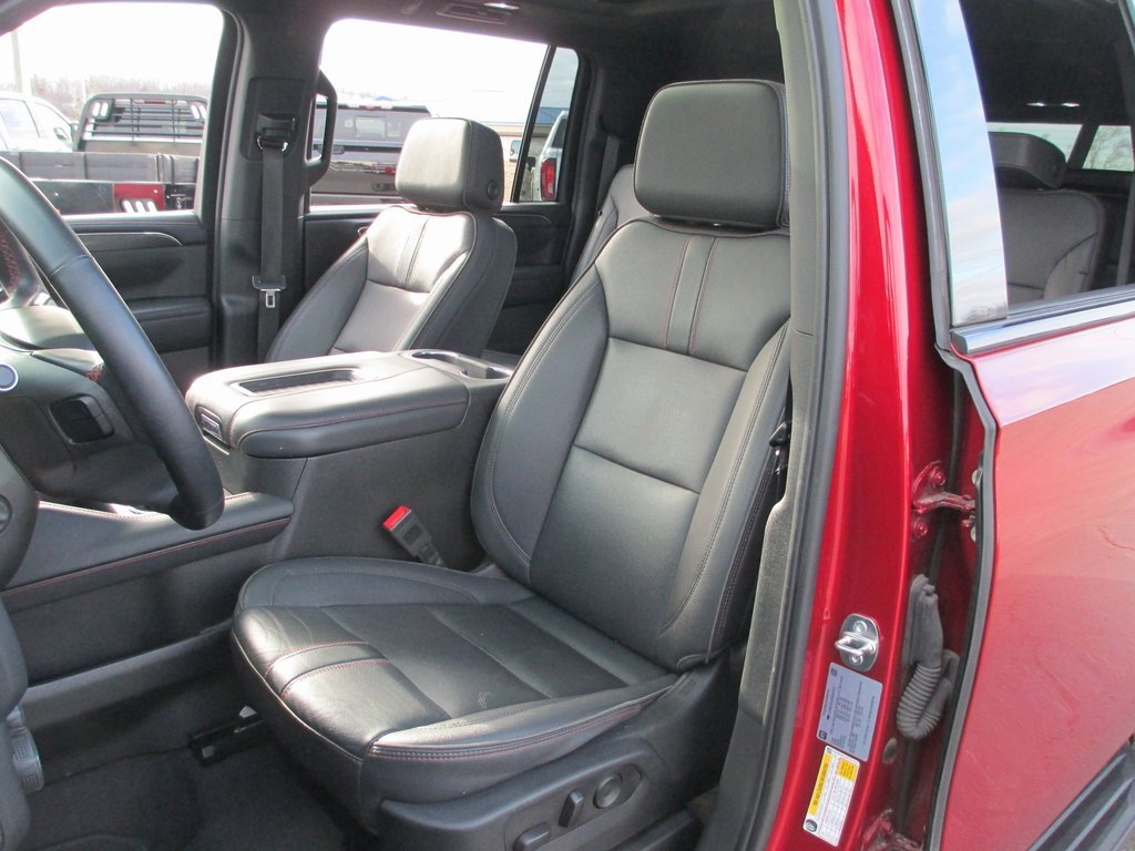Used 2023 Chevrolet Suburban RST w/ Luxury Package image 19