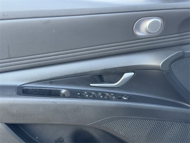 Used 2021 Hyundai Elantra Limited image 25