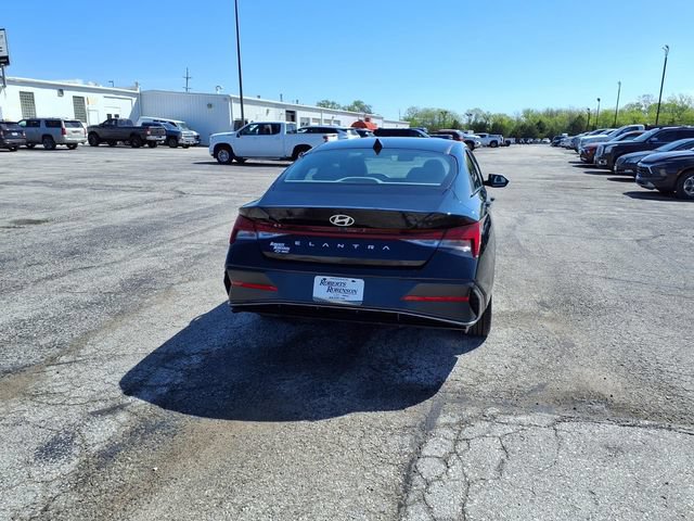 Used 2025 Hyundai Elantra SEL FWD image 20