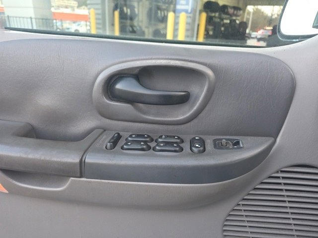 Used 2002 Ford F150 XLT image 8