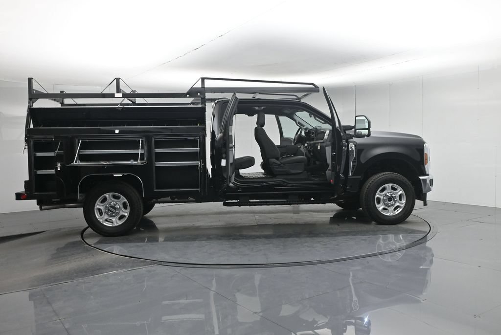 New 2026 Ford F350 XLT w/ FX4 Off-Road Package AWD/4WD image 4