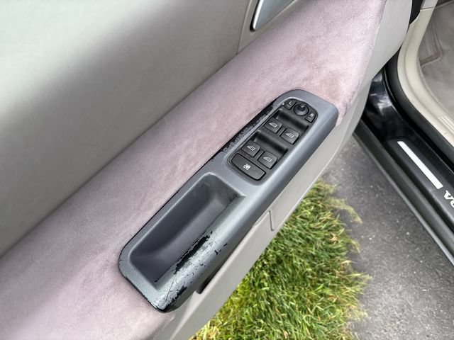 Used 2005 Volvo S40 2.4i FWD image 11