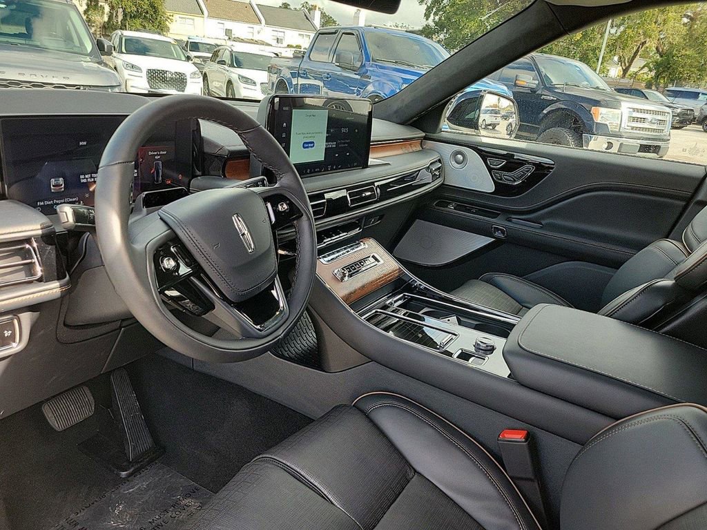 New 2025 Lincoln Aviator Black Label w/ Jet Appearance Package image 22