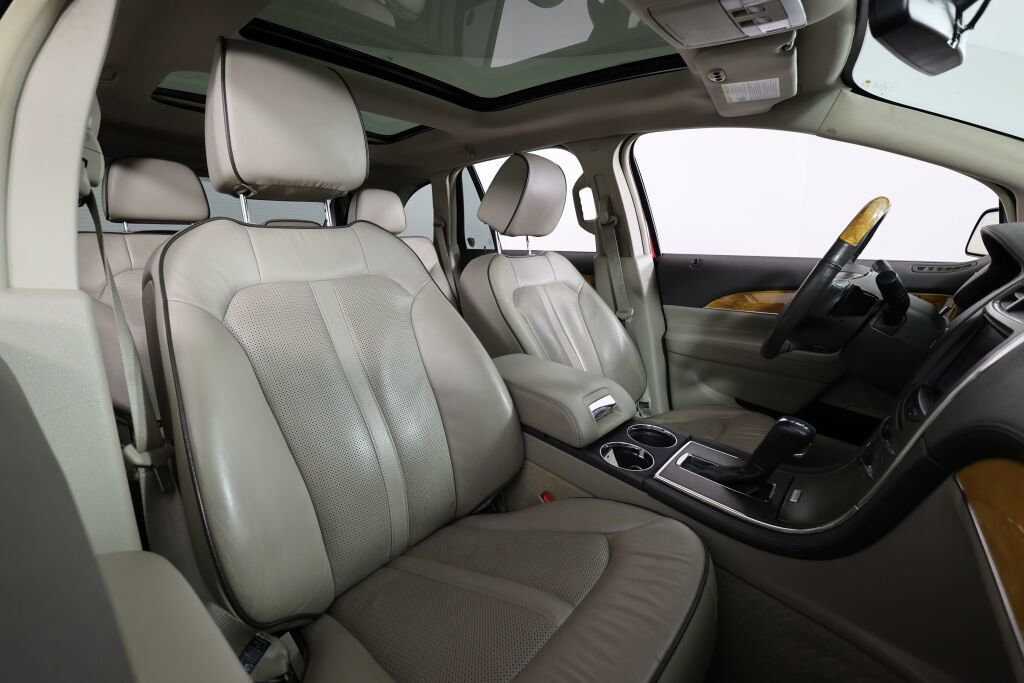 Used 2014 Lincoln MKX AWD w/ Equipment Group 102A image 25