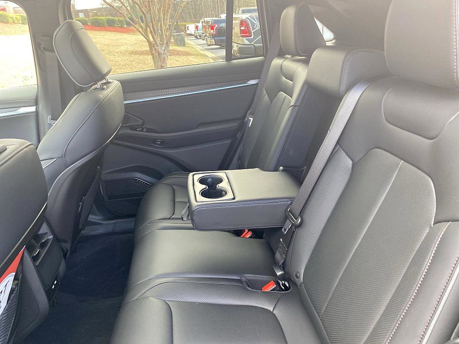 Used 2025 Jeep Wagoneer S Limited image 12