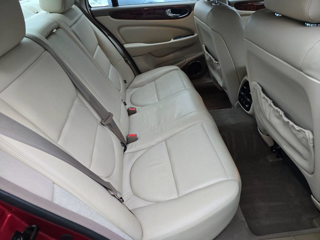 Used 2004 Jaguar XJ8 RWD image 13