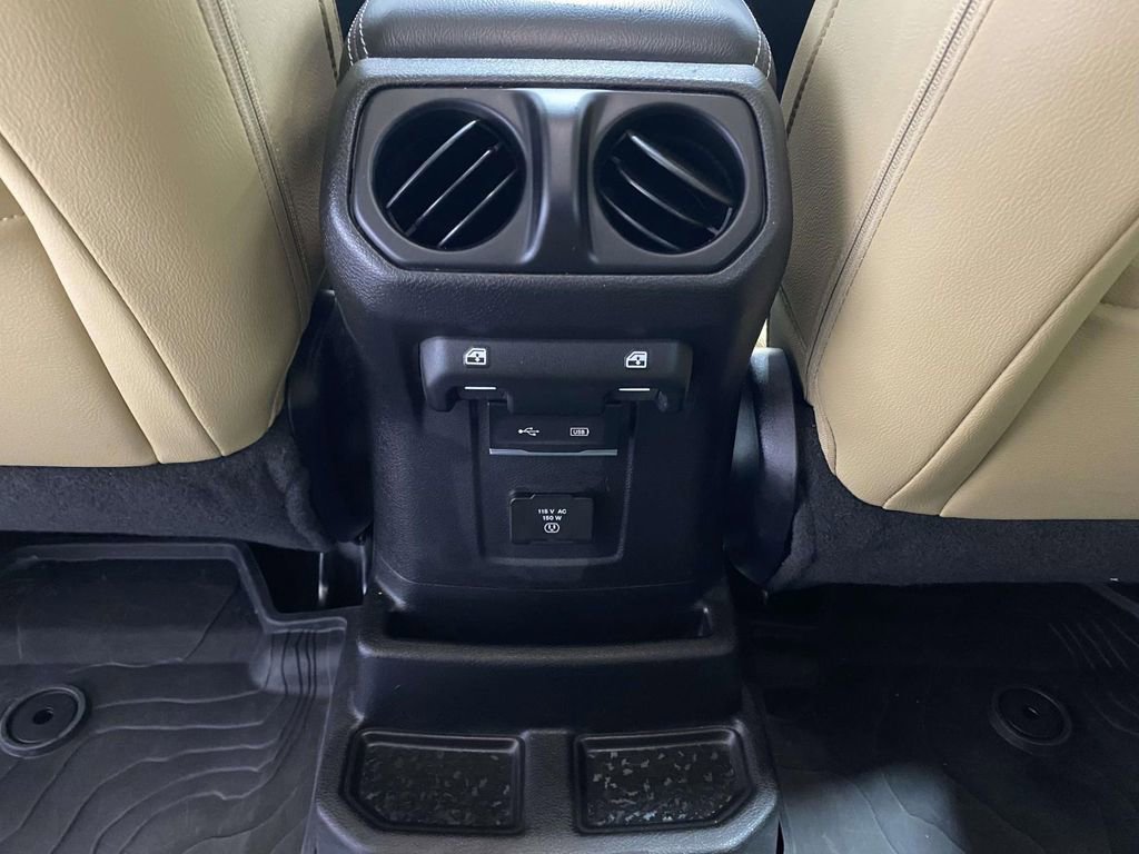 Used 2019 Jeep Wrangler Unlimited Sahara image 12