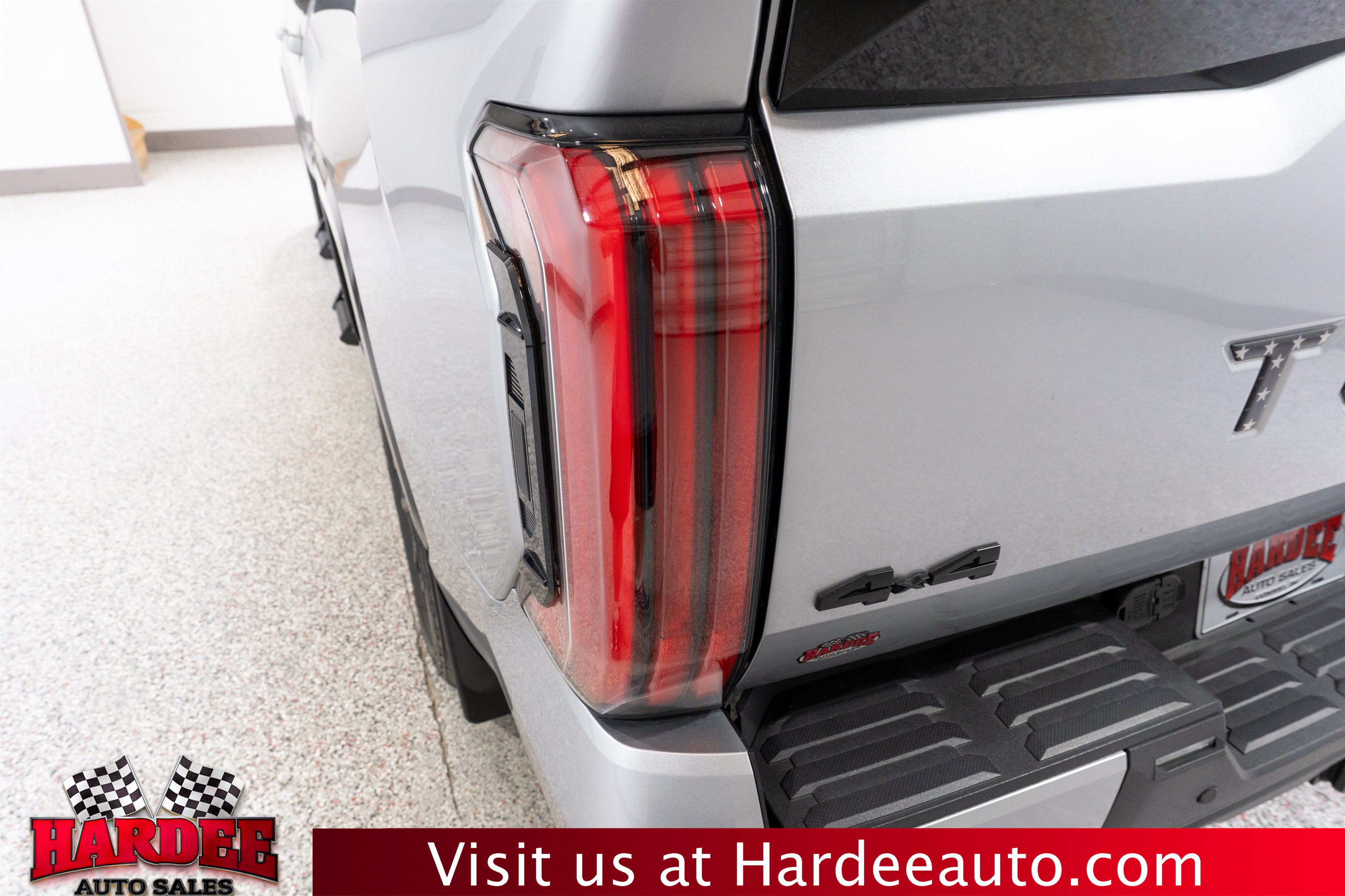 Used 2024 Toyota Tundra Platinum AWD/4WD image 9