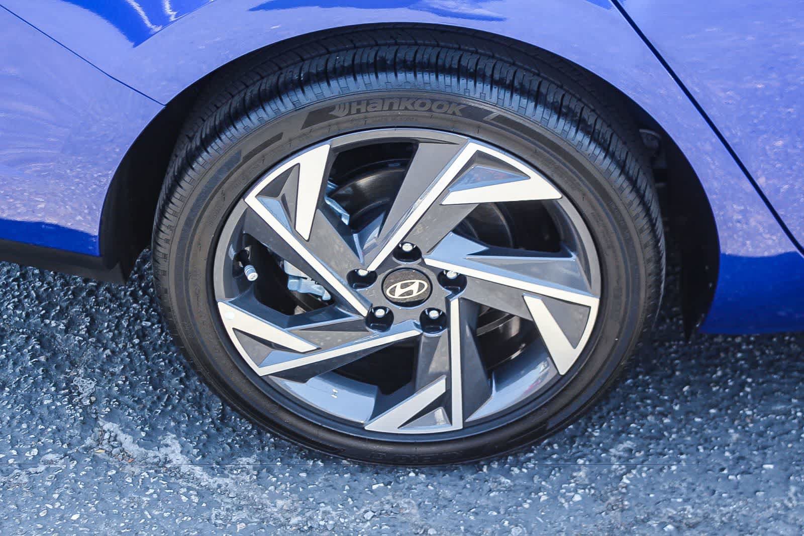 Certified 2025 Hyundai Elantra SEL FWD image 11
