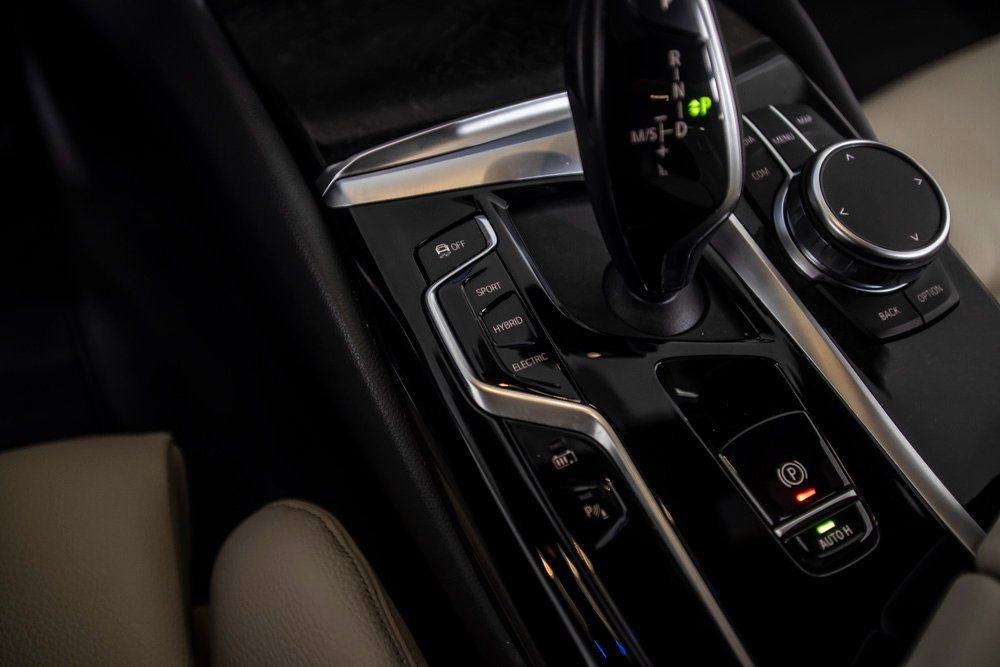 Used 2023 BMW 530e w/ Premium Package image 33