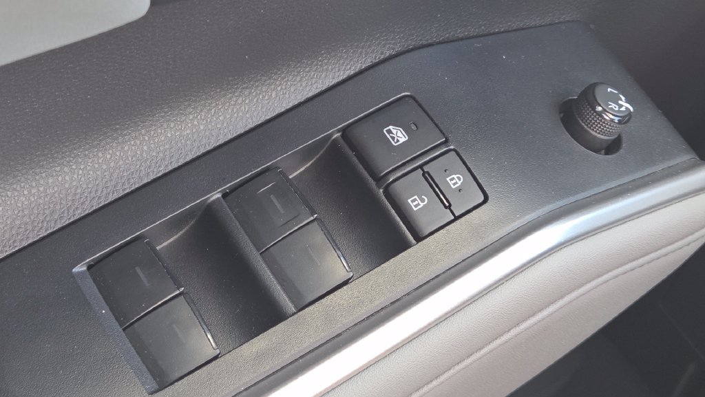 Used 2023 Toyota Highlander XLE FWD image 29