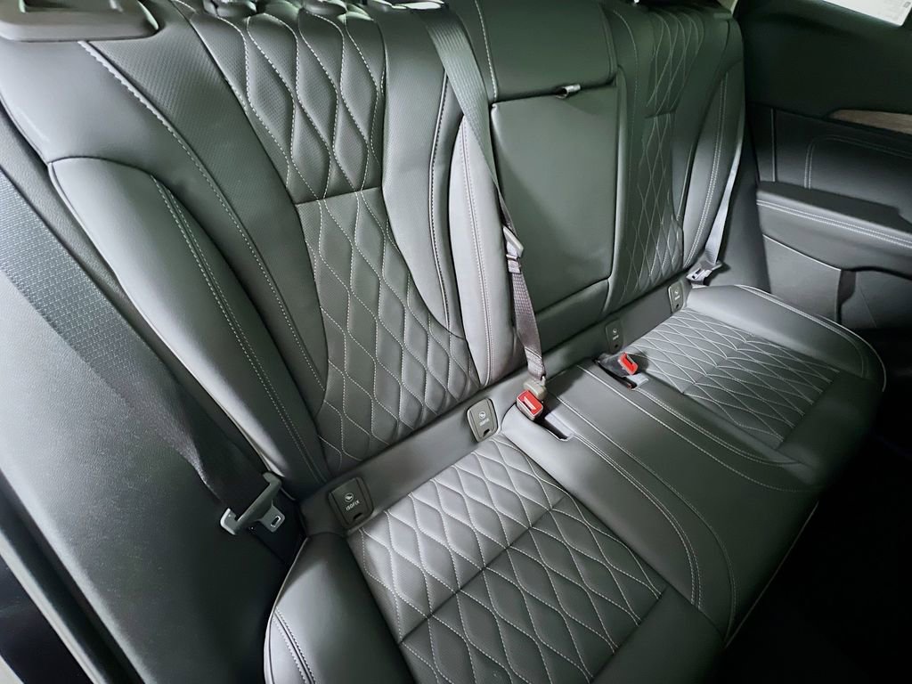 Used 2023 Buick Envision Avenir image 28