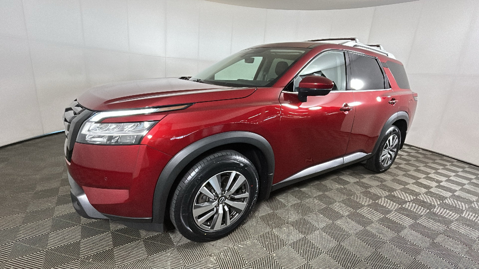Used 2023 Nissan Pathfinder SL w/ Black Appearance Package AWD/4WD image 8