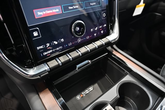 New 2026 GMC Yukon Denali w/ Denali Reserve Package AWD/4WD image 19
