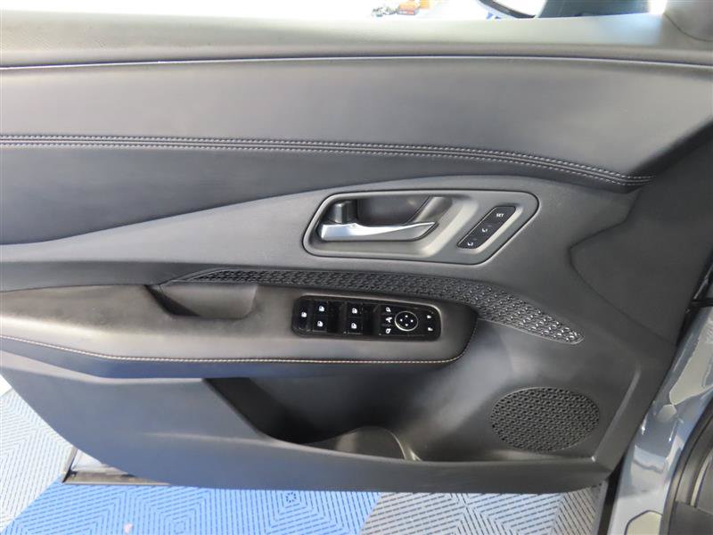 Used 2024 Nissan Ariya AWD image 16