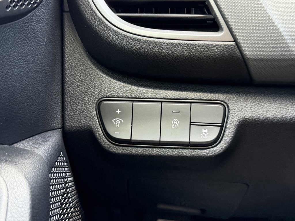 Certified 2025 Kia Seltos LX AWD/4WD image 28