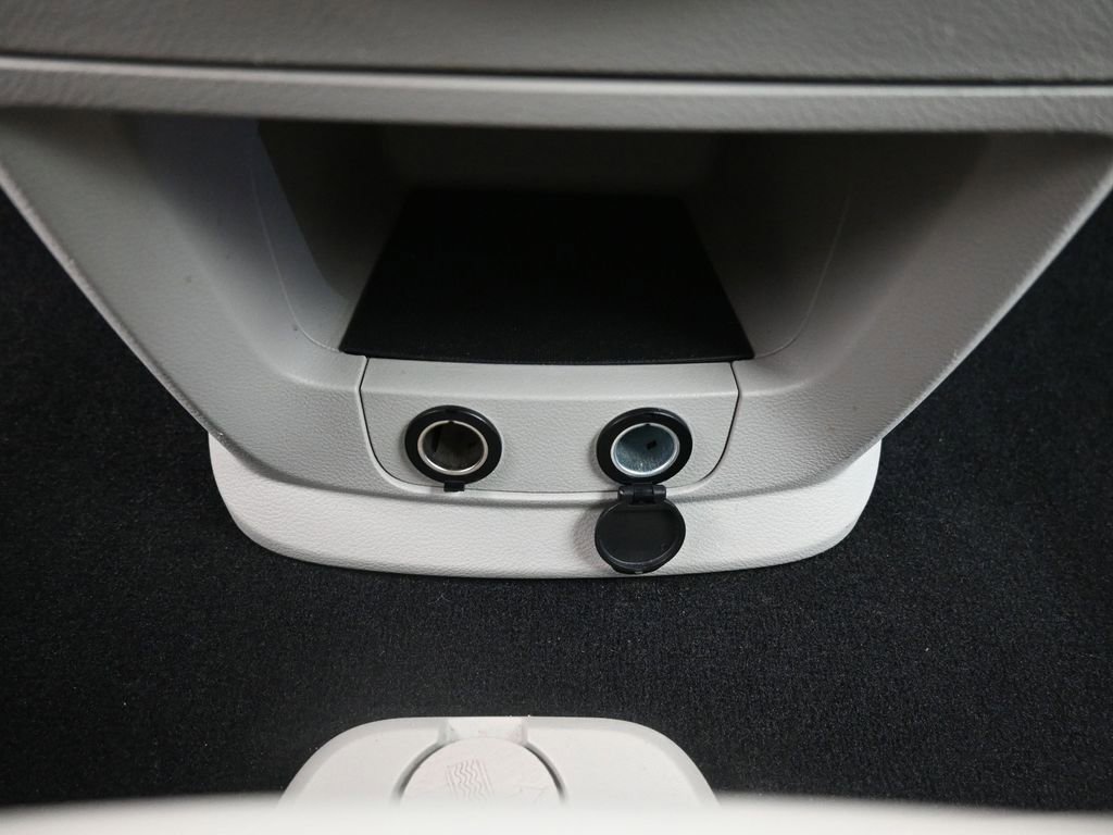 Used 2016 Dodge Grand Caravan SE image 17