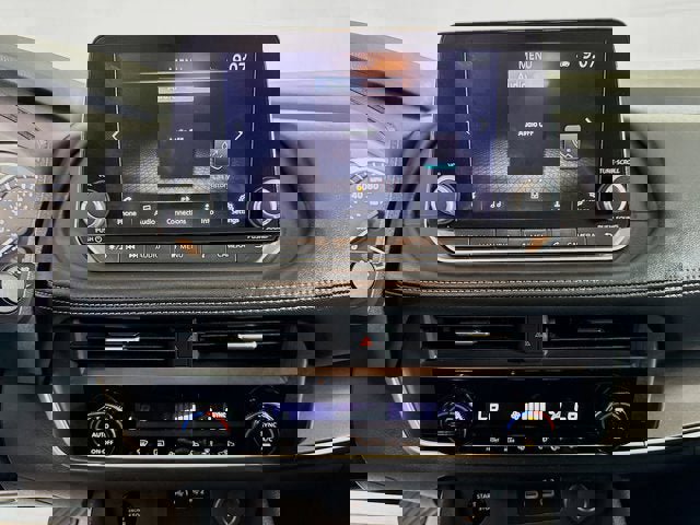 Certified 2025 Nissan Rogue SV image 15