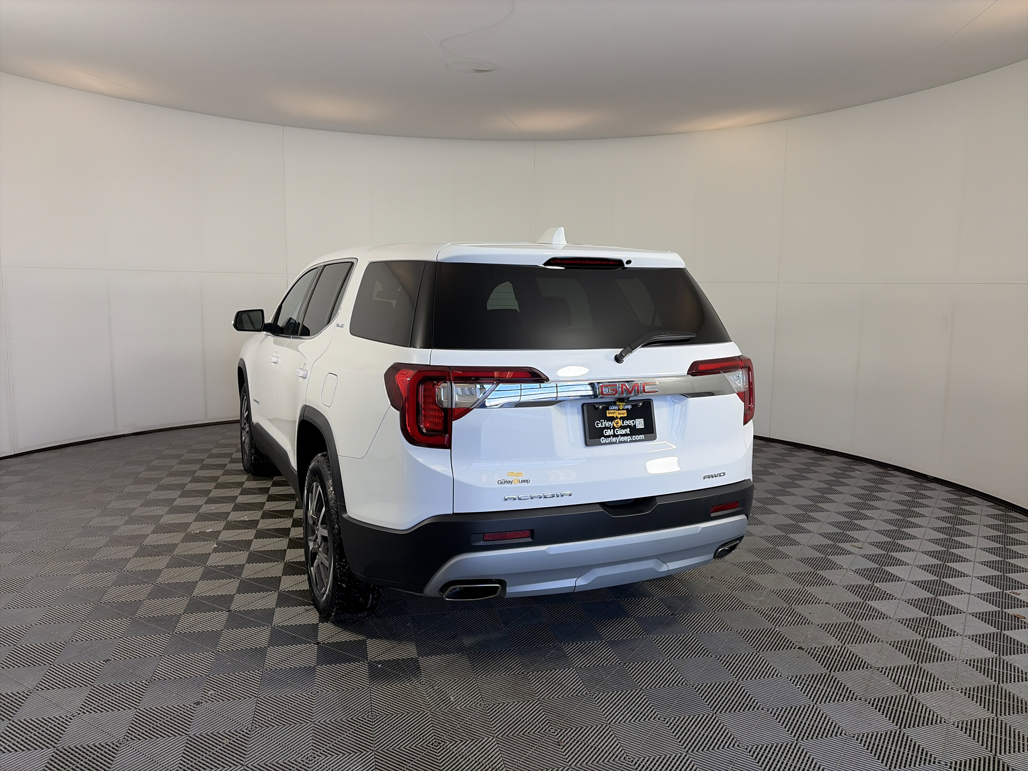 Certified 2023 GMC Acadia SLE image 9