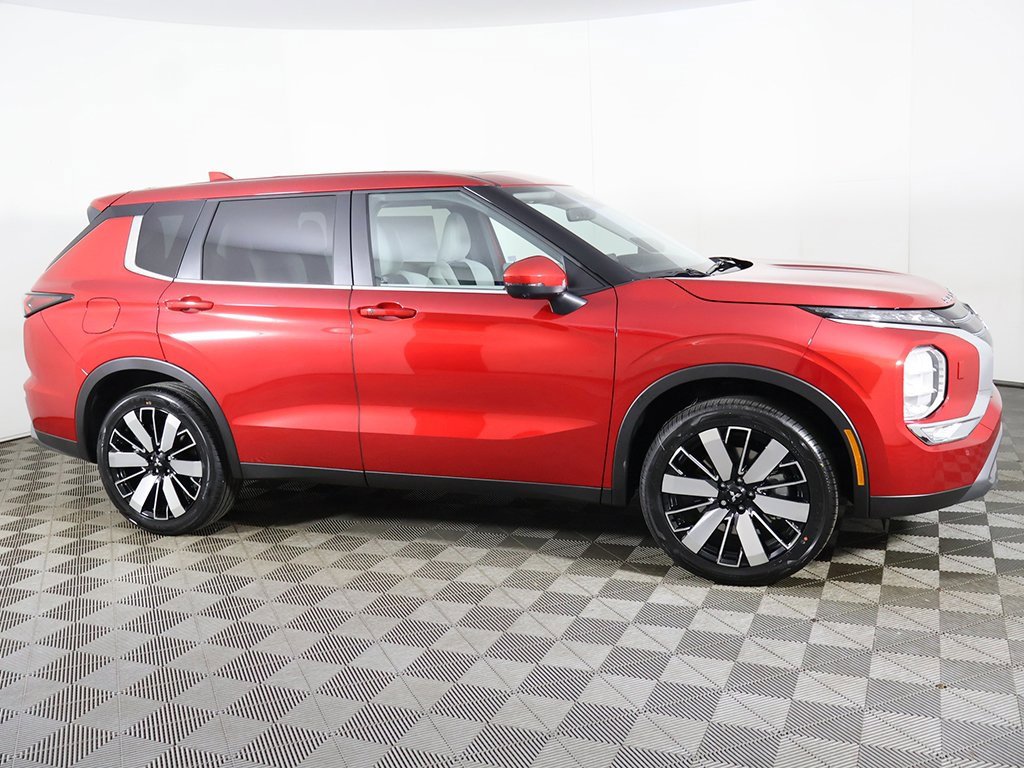 New 2025 Mitsubishi Outlander SE image 21