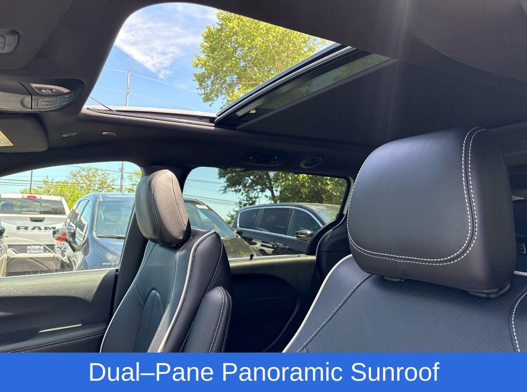 New 2027 Chrysler Pacifica Limited FWD image 6