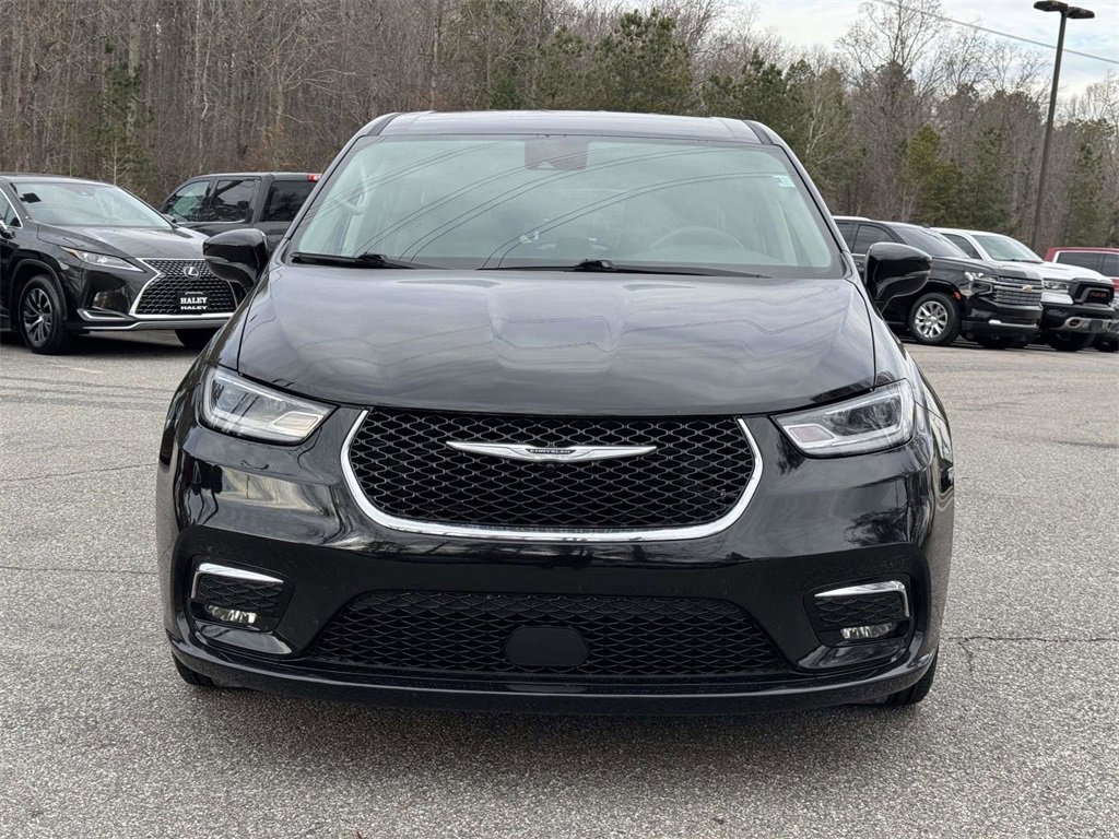 Used 2024 Chrysler Pacifica Touring-L image 26