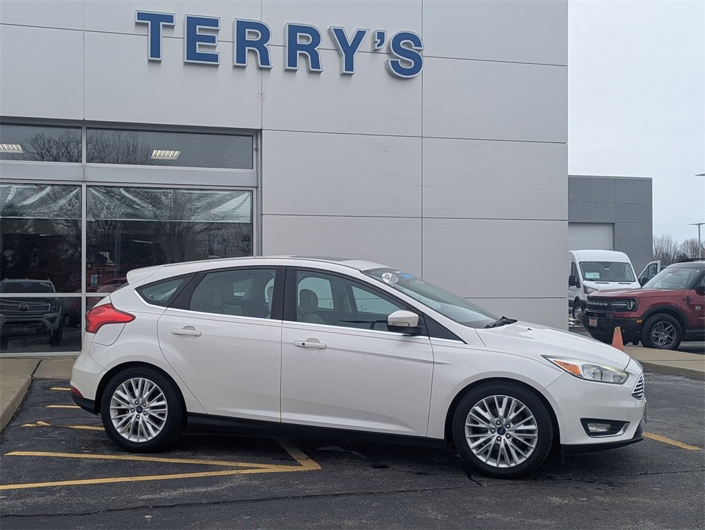 Used 2017 Ford Focus Titanium image 2
