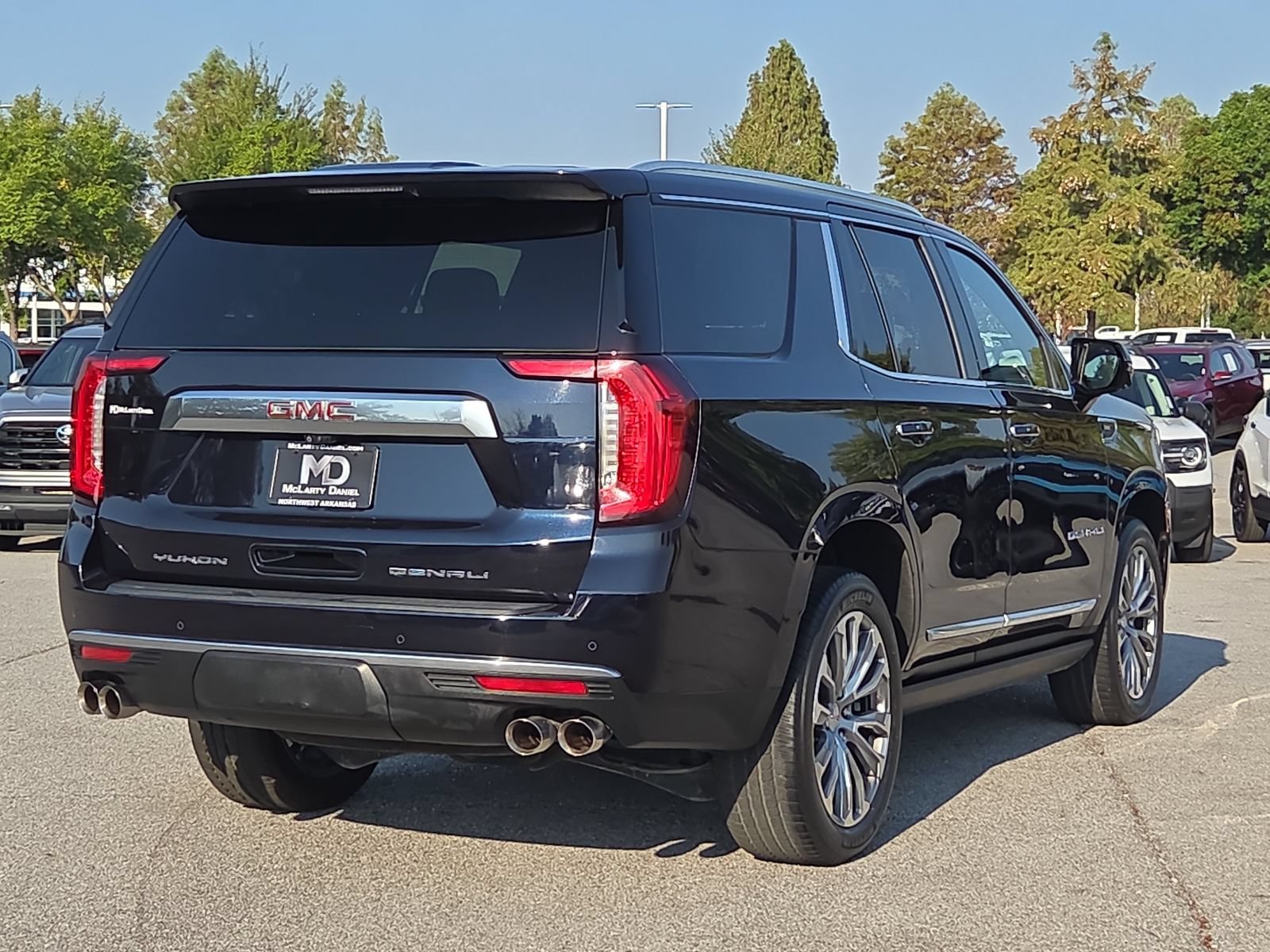 Used 2022 GMC Yukon Denali w/ Denali Premium Package AWD/4WD image 5