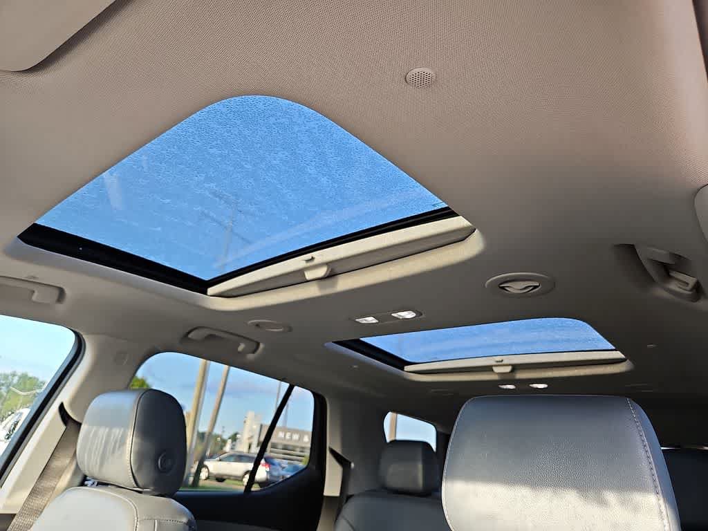 Used 2021 Chevrolet Traverse Premier FWD image 14