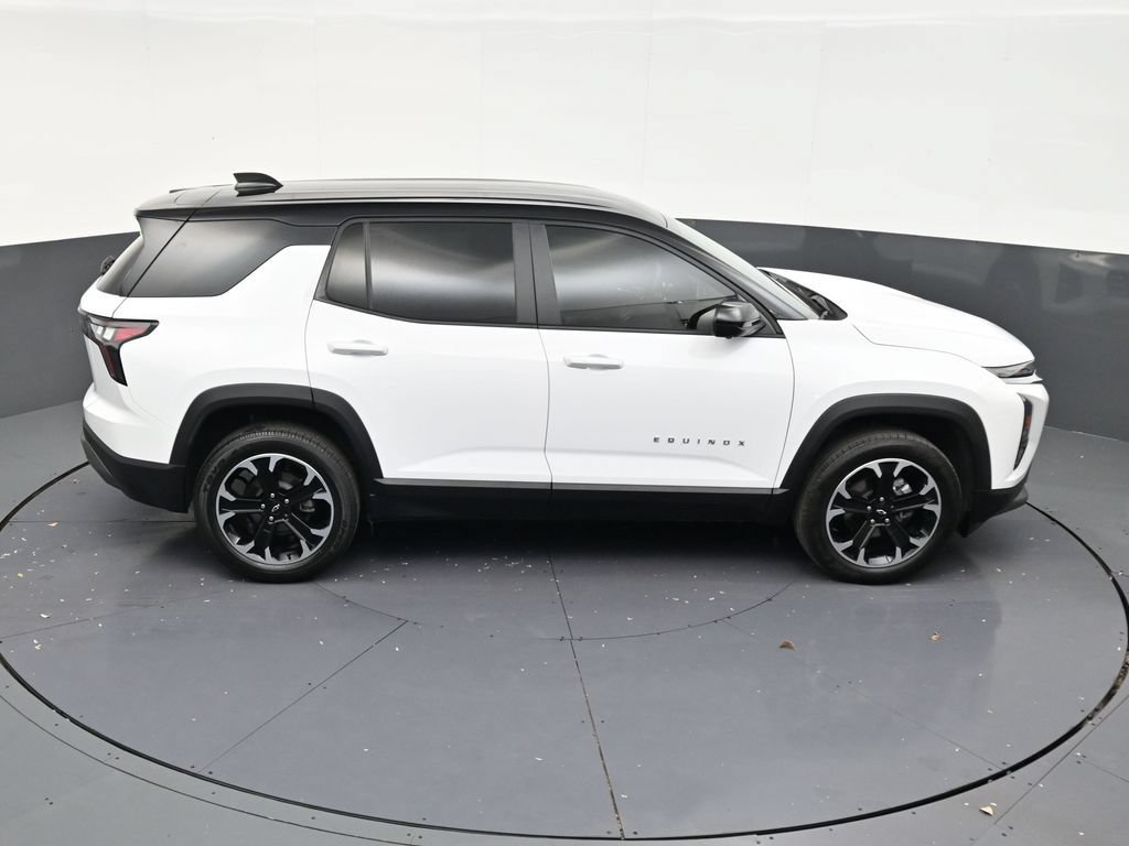 Used 2025 Chevrolet Equinox LT w/ Safety and Technology Package FWD image 18