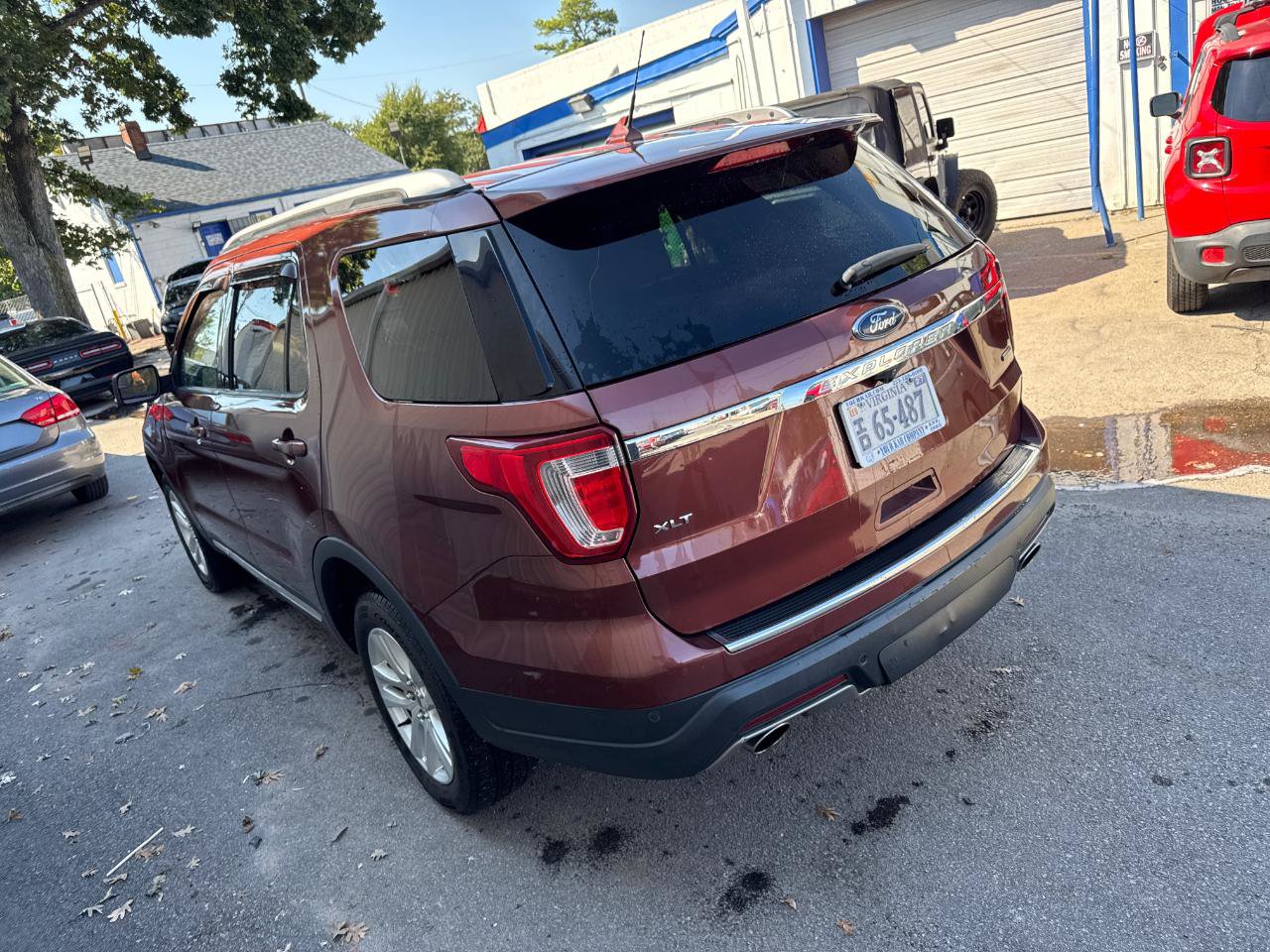 Used 2018 Ford Explorer XLT w/ Equipment Group 202A AWD/4WD image 5