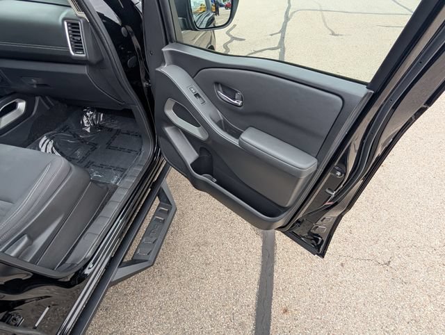 Used 2022 Nissan Frontier SV RWD image 4
