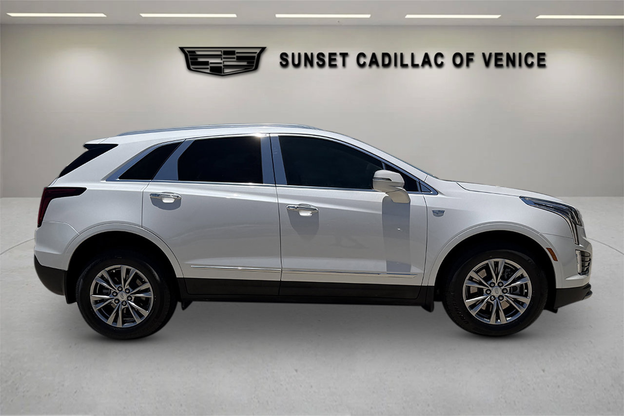 Certified 2023 Cadillac XT5 Premium Luxury FWD image 2