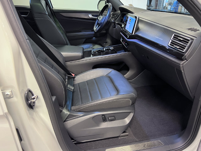 Certified 2025 Volkswagen Atlas Cross Sport SEL R-Line AWD/4WD image 11