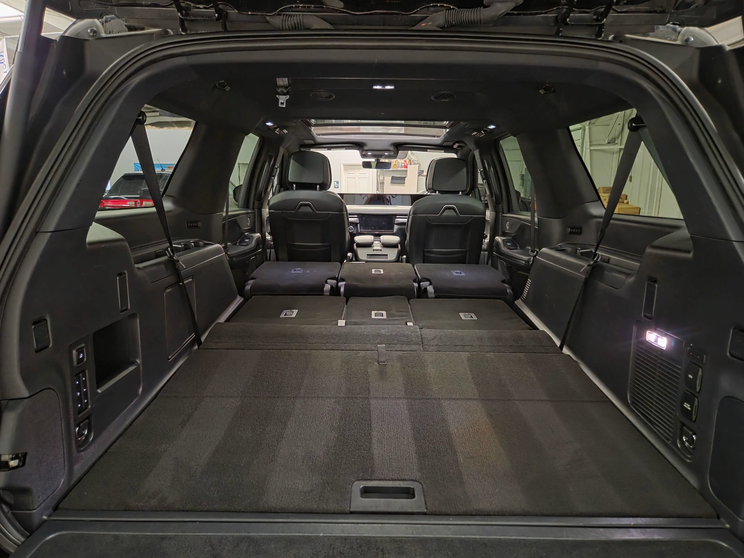 Used 2025 Lincoln Navigator L Reserve w/ Jet Appearance Package AWD/4WD image 44