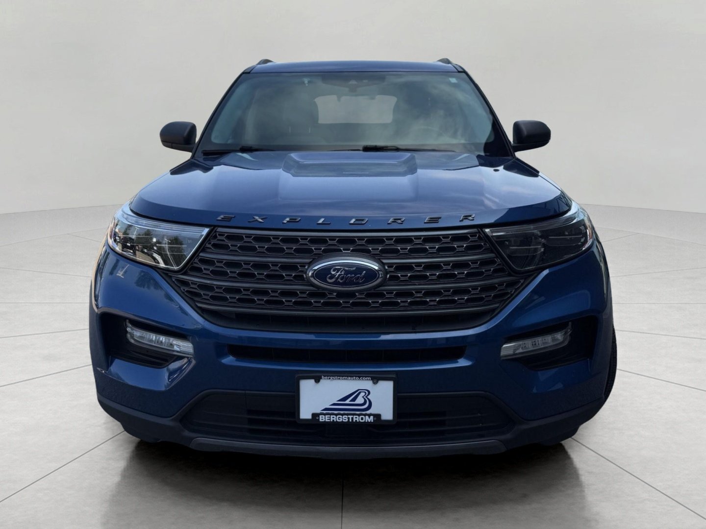 Used 2021 Ford Explorer XLT w/ Equipment Group 202A AWD/4WD image 4