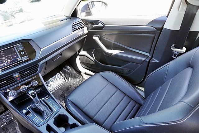 Used 2024 Volkswagen Jetta SE FWD image 29