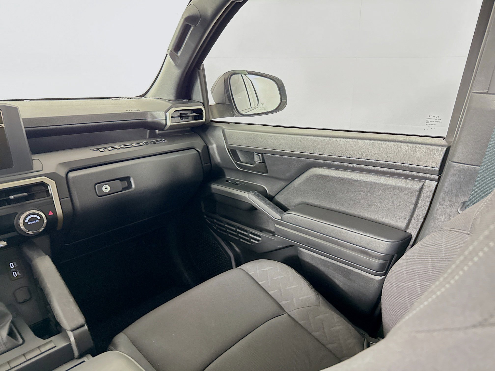 Used 2025 Toyota Tacoma SR image 27