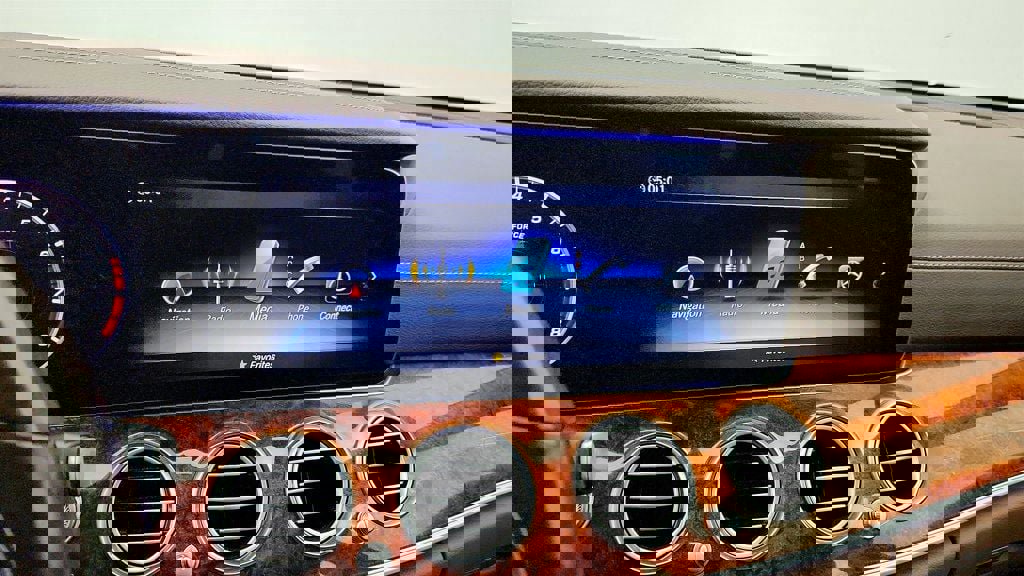 Used 2020 Mercedes-Benz E 450 4MATIC Wagon image 18