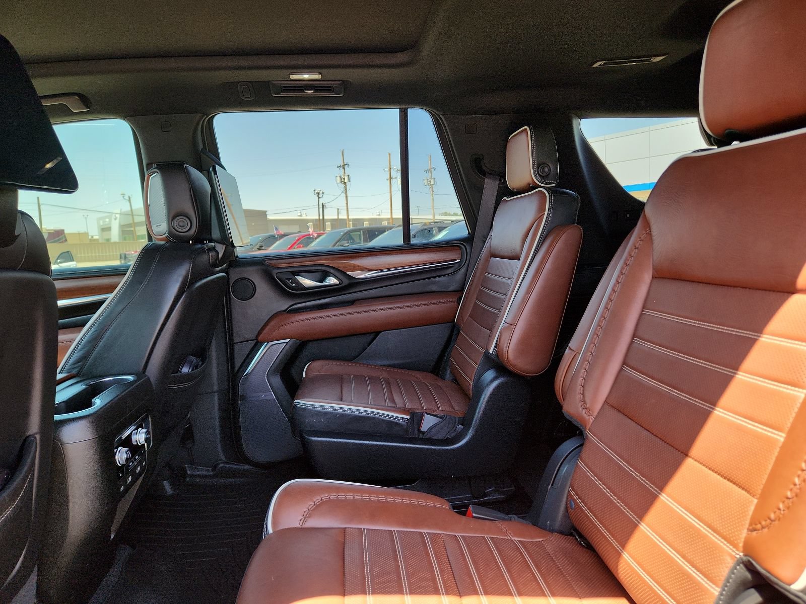 Used 2023 GMC Yukon Denali Ultimate AWD/4WD image 8