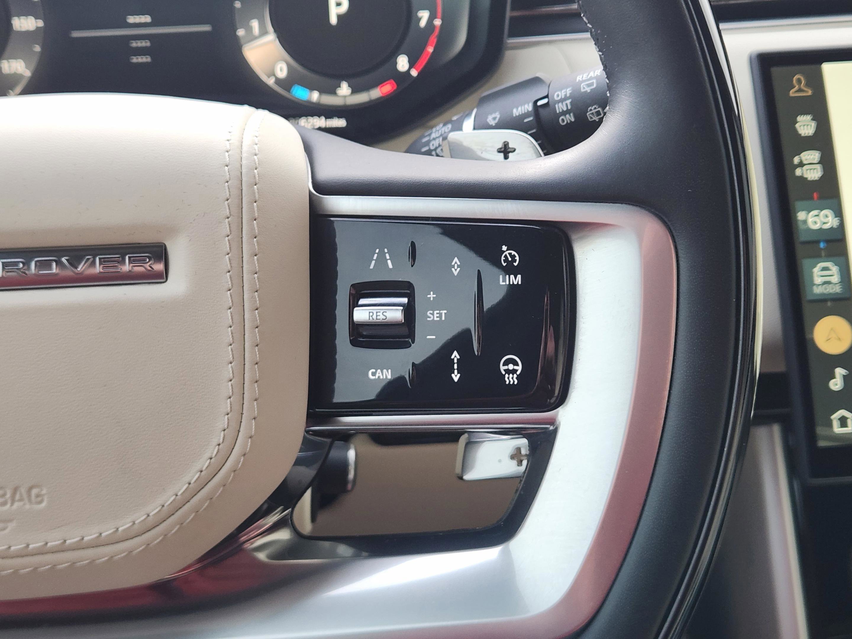 Certified 2025 Land Rover Range Rover SE image 25