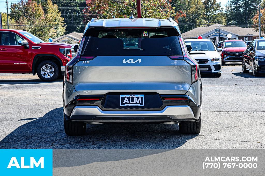 Used 2024 Kia EV9 Land image 12